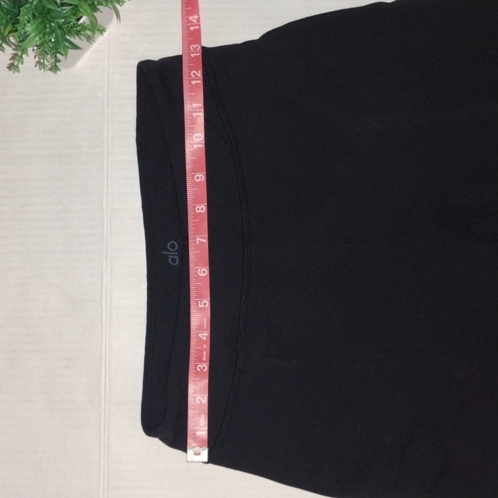 ALO Yoga Flare Leg Leggings. Women's size Small. Black in color. - Picture 2 of 12
